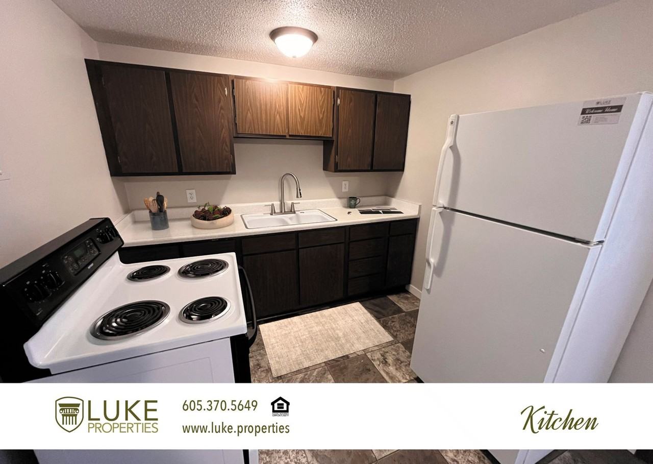 205 N Eastern Ave #7 - Photo 6 of 16