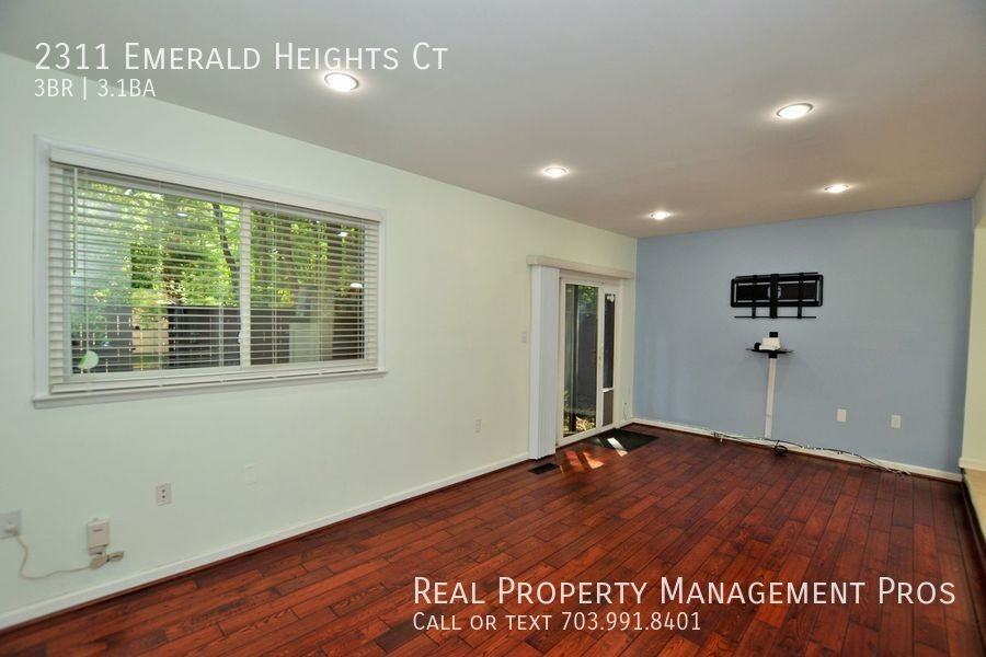 2311 Emerald Heights Ct - Photo 7 of 33