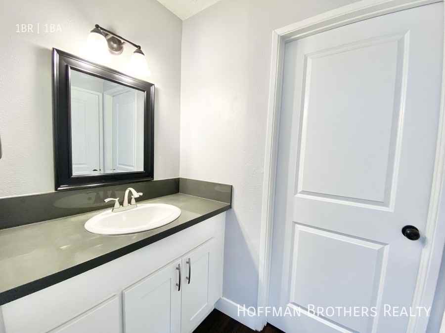 1911 W 2nd St #24 - Photo 6 of 8