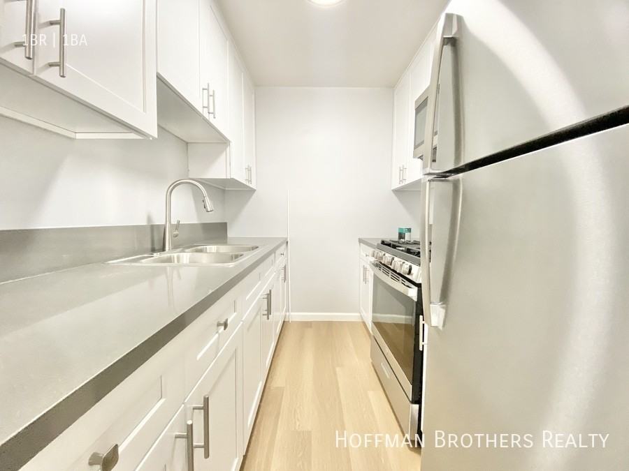 1362 S Longwood Ave #2 - Photo 3 of 7