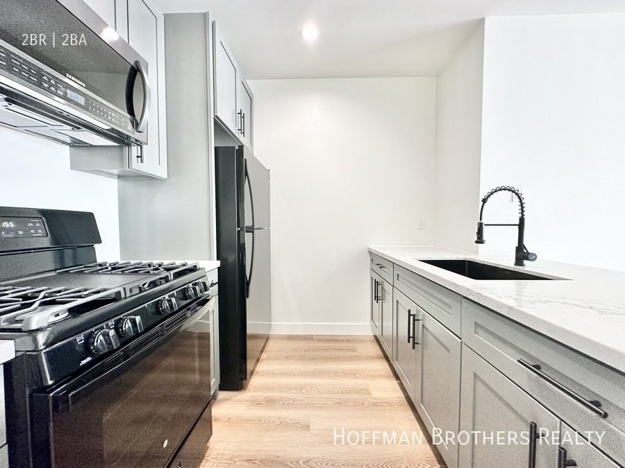 1543 Ocean Ave #302 - Photo 3 of 11