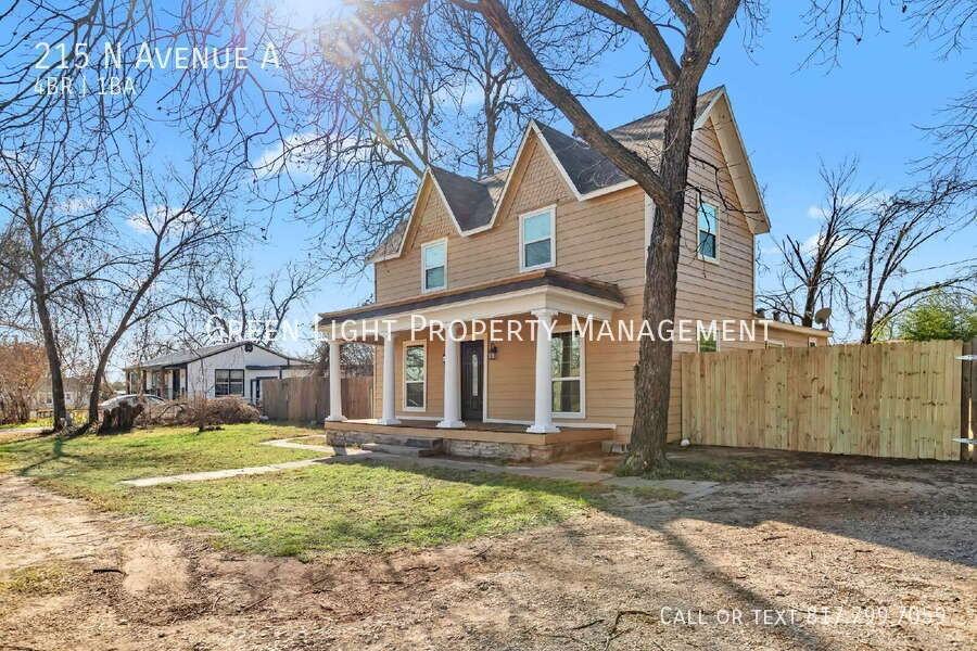 215 N Avenue A - Photo 2 of 24