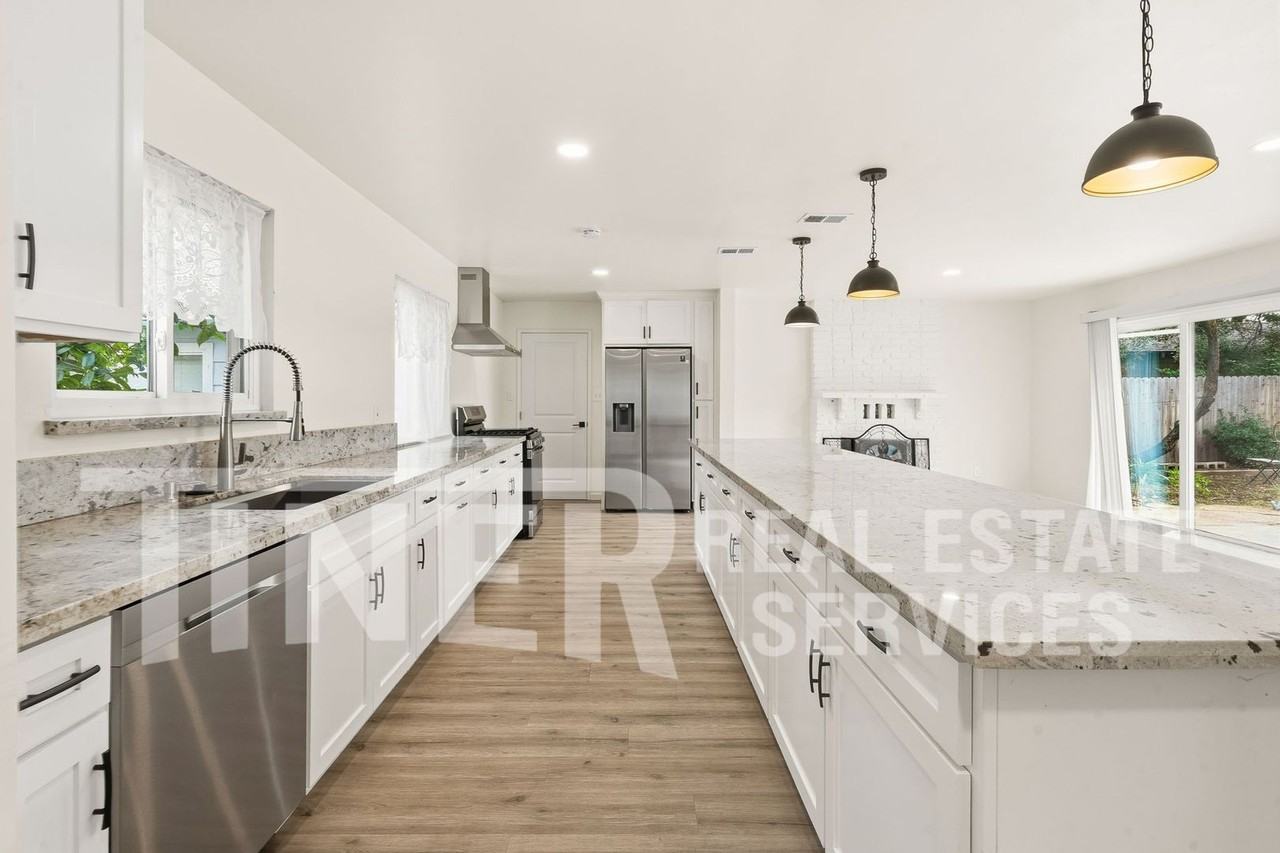 6218 Stanley Ave - Photo 2 of 23