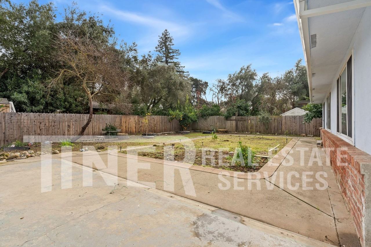 6218 Stanley Ave - Photo 4 of 23