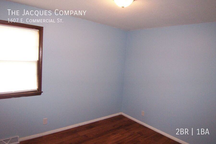 1607 E Commercial St - Photo 3 of 9