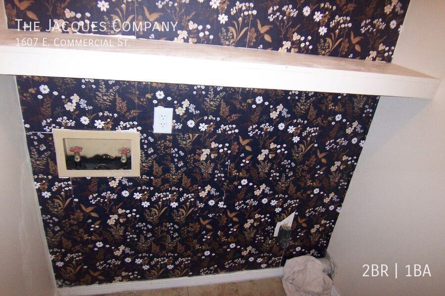 1607 E Commercial St - Photo 7 of 9