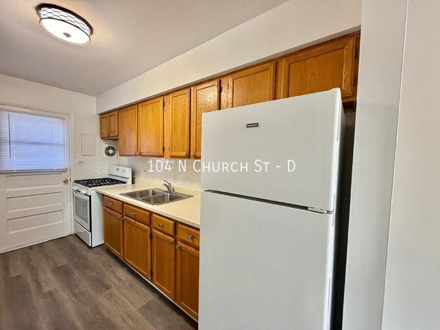 104 N Church St #D - Photo 6 of 8