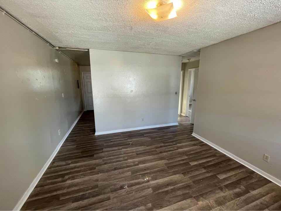 1624 W 36th St #3 - Photo 6 of 10