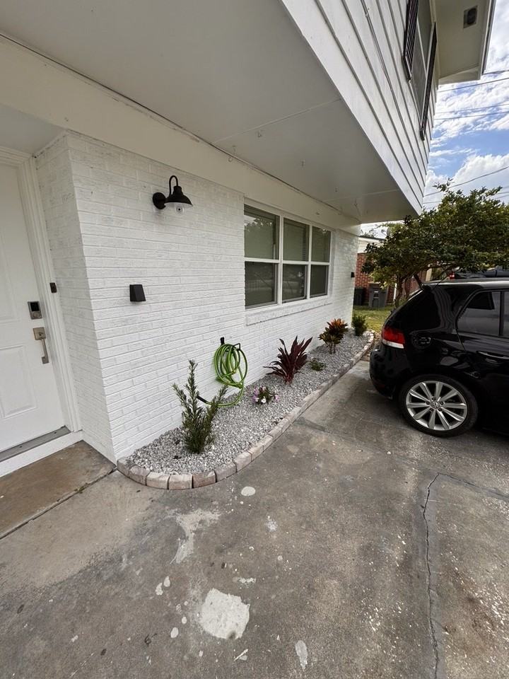 6070 Longchamp Dr - Photo 2 of 15