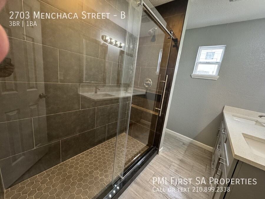 2703 Menchaca St #B - Photo 7 of 14