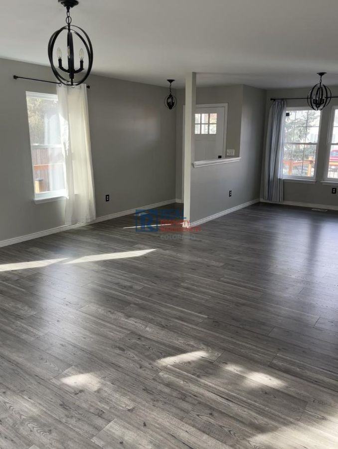 502 Mallard Dr - Photo 3 of 32