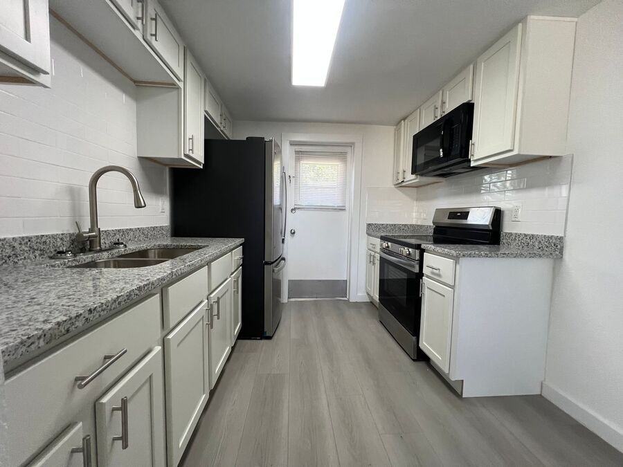 9406 Goldenrod Rd #B - Photo 2 of 6