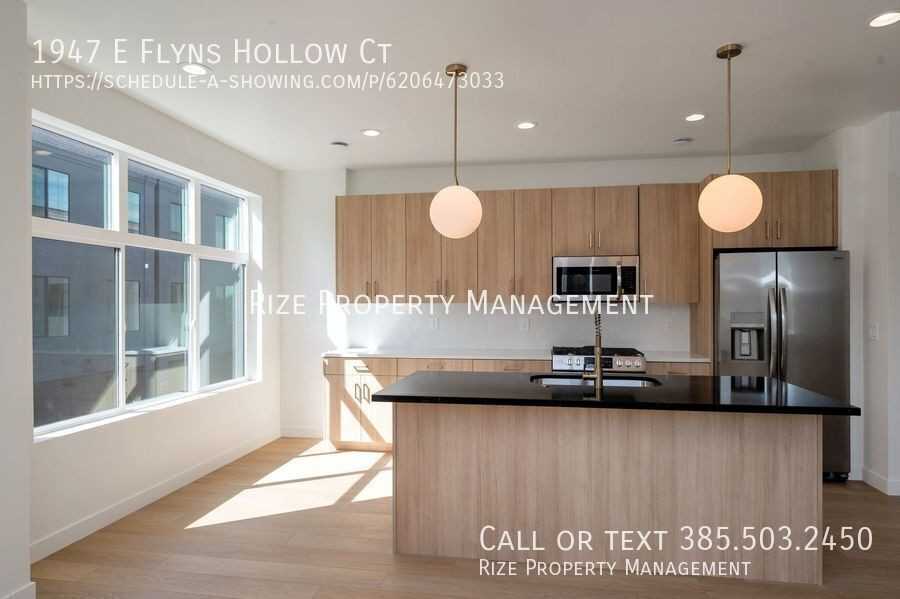 1947 E Flyns Hollow Ct - Photo 3 of 21