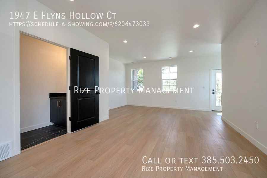 1947 E Flyns Hollow Ct - Photo 5 of 21