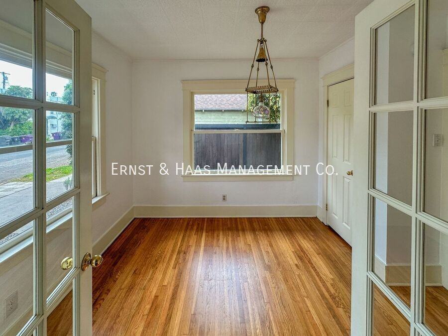 3624 E 8th St - Photo 5 of 19