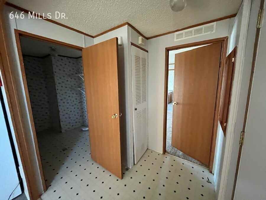 646 Mills Dr - Photo 4 of 8