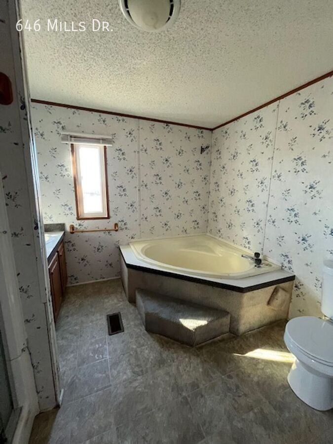 646 Mills Dr - Photo 6 of 8