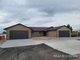 featured image of 827 S Laurue Dr