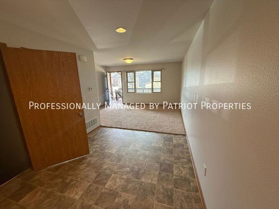 819 Hawkeye Dr - Photo 2 of 25