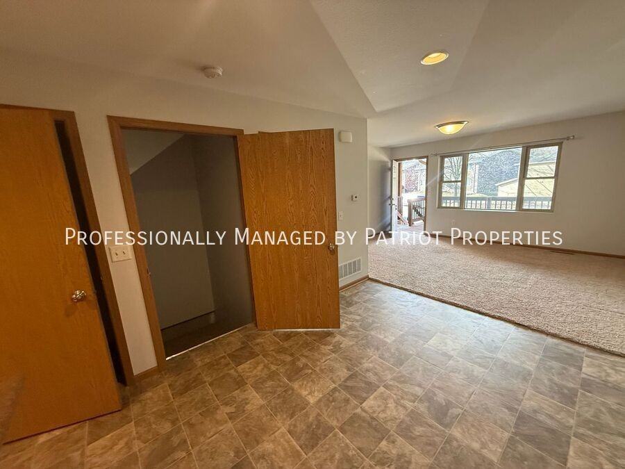 819 Hawkeye Dr - Photo 4 of 25