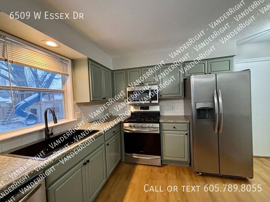 6509 W Essex Dr - Photo 6 of 30