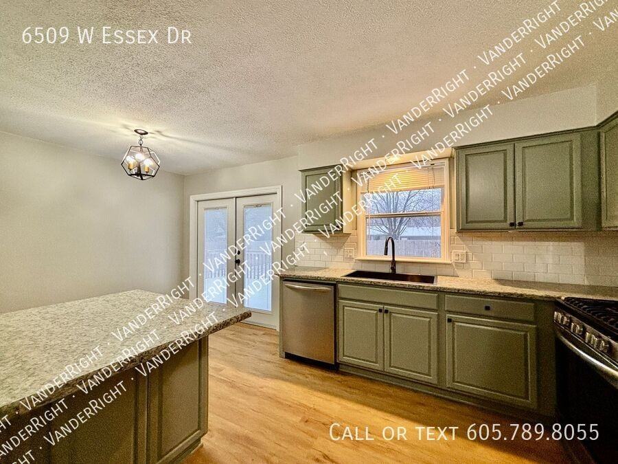 6509 W Essex Dr - Photo 7 of 30