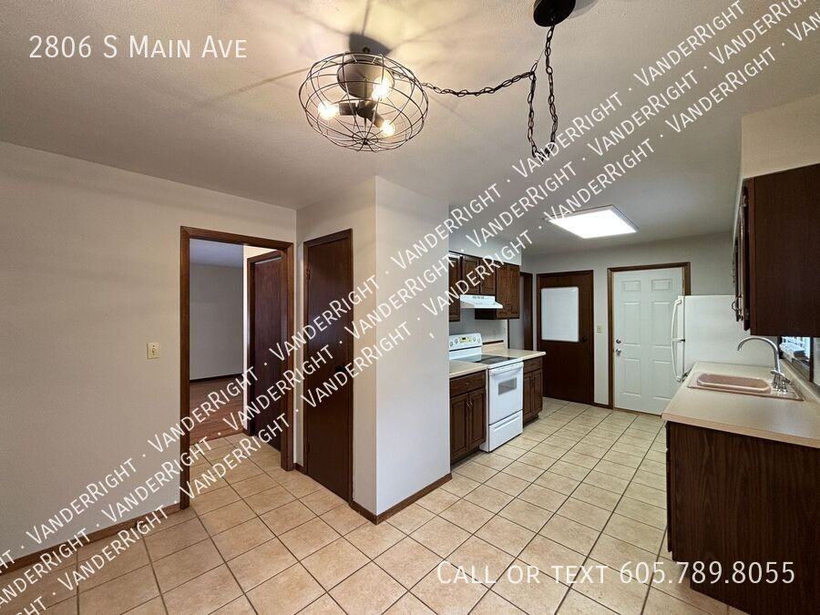 2806 S Main Ave - Photo 6 of 27