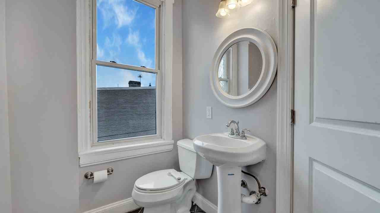 1020 F St Ne - Photo 6 of 21