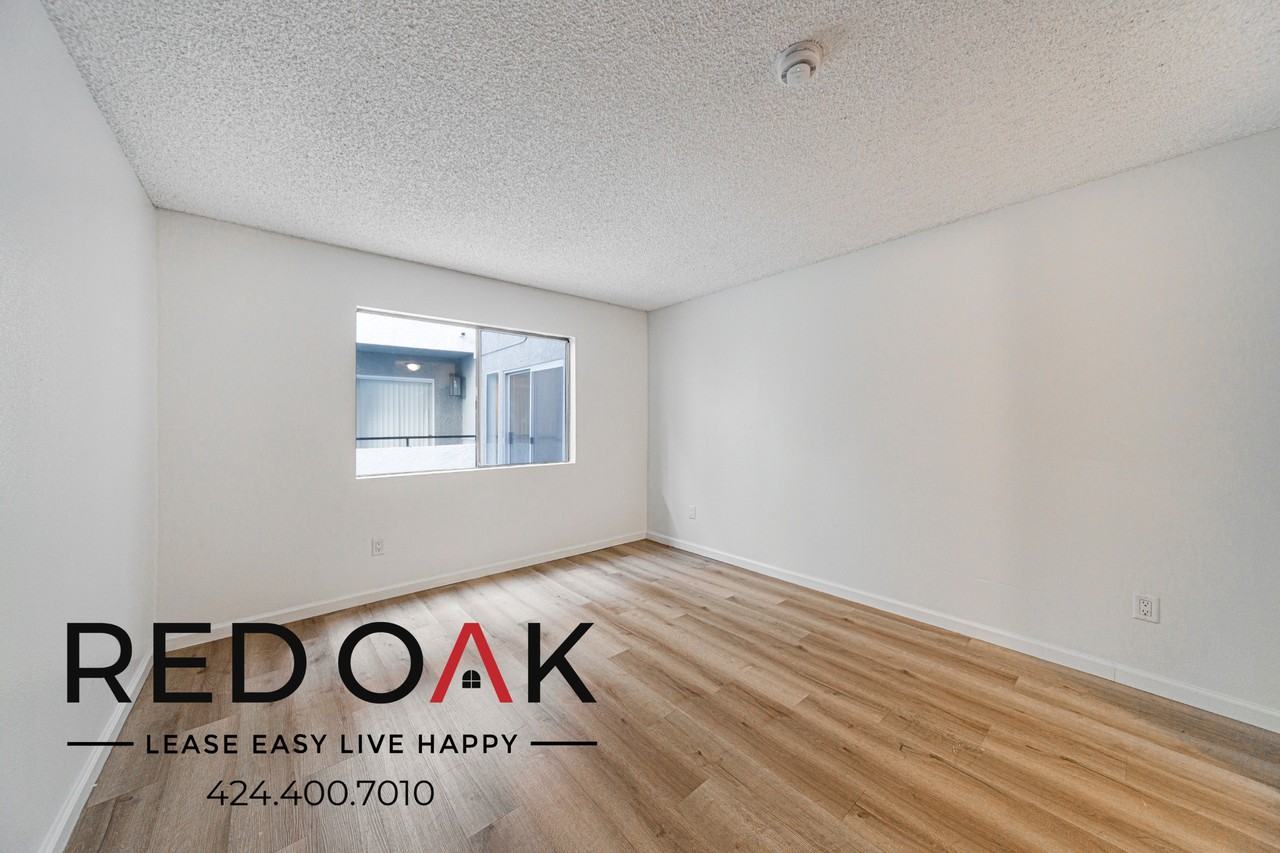 11817 Victory Blvd - Photo 2 of 47