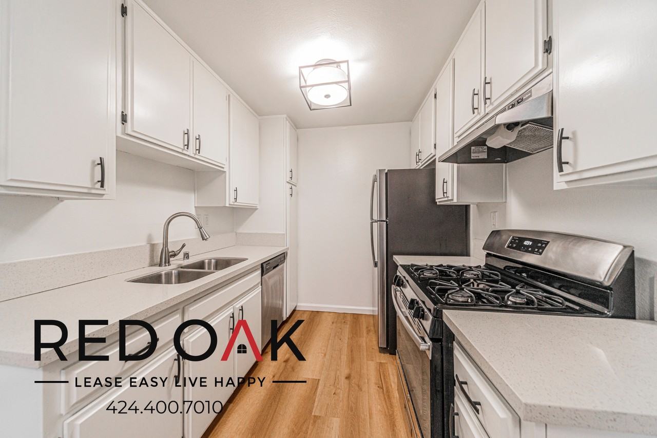 11817 Victory Blvd - Photo 7 of 47