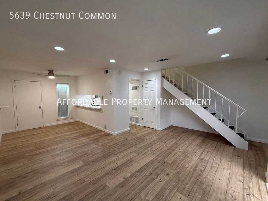 5639 Chestnut Cmn - Photo 3 of 20