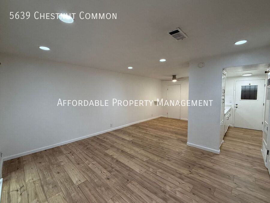 5639 Chestnut Cmn - Photo 4 of 20