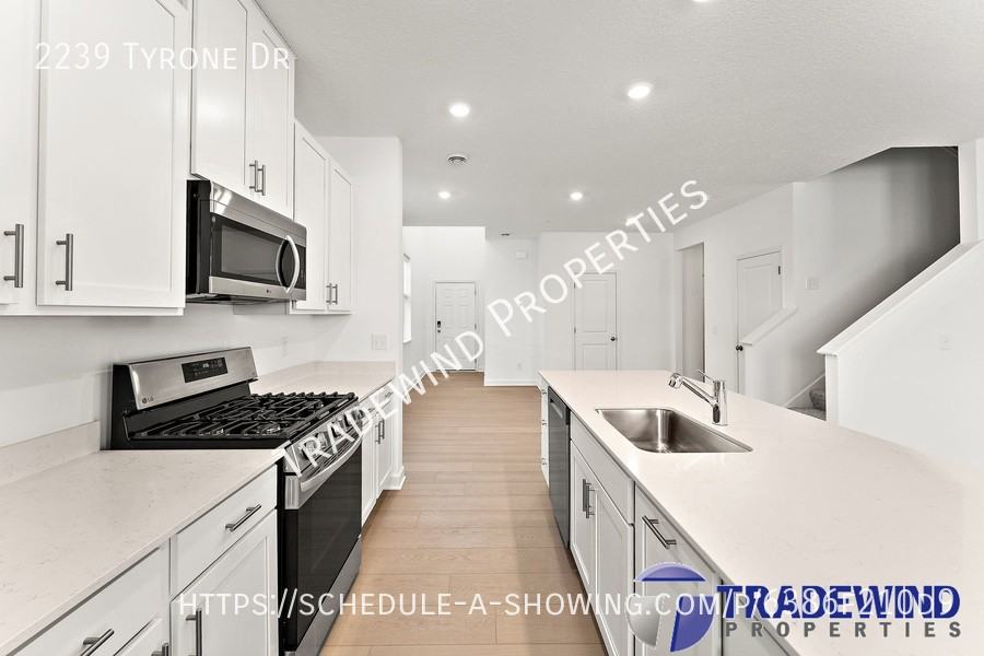 Tyrone Dr - Photo 4 of 33