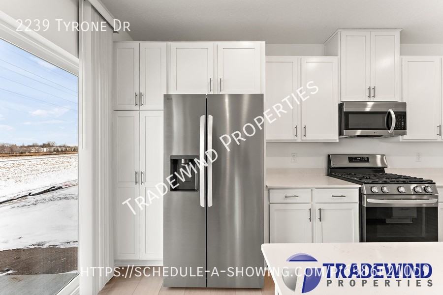 Tyrone Dr - Photo 5 of 33