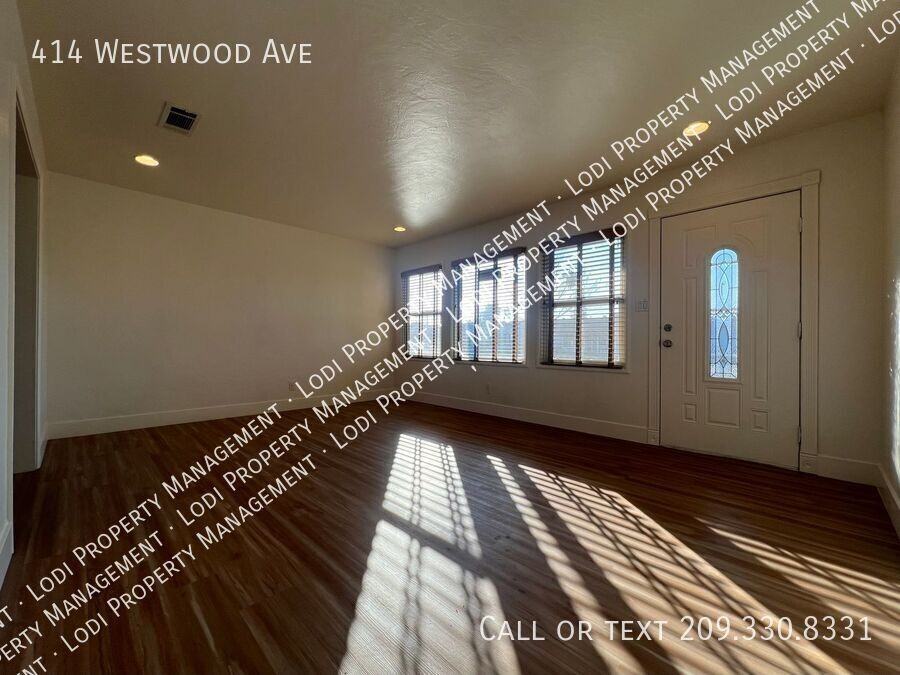 414 Westwood Ave - Photo 3 of 21