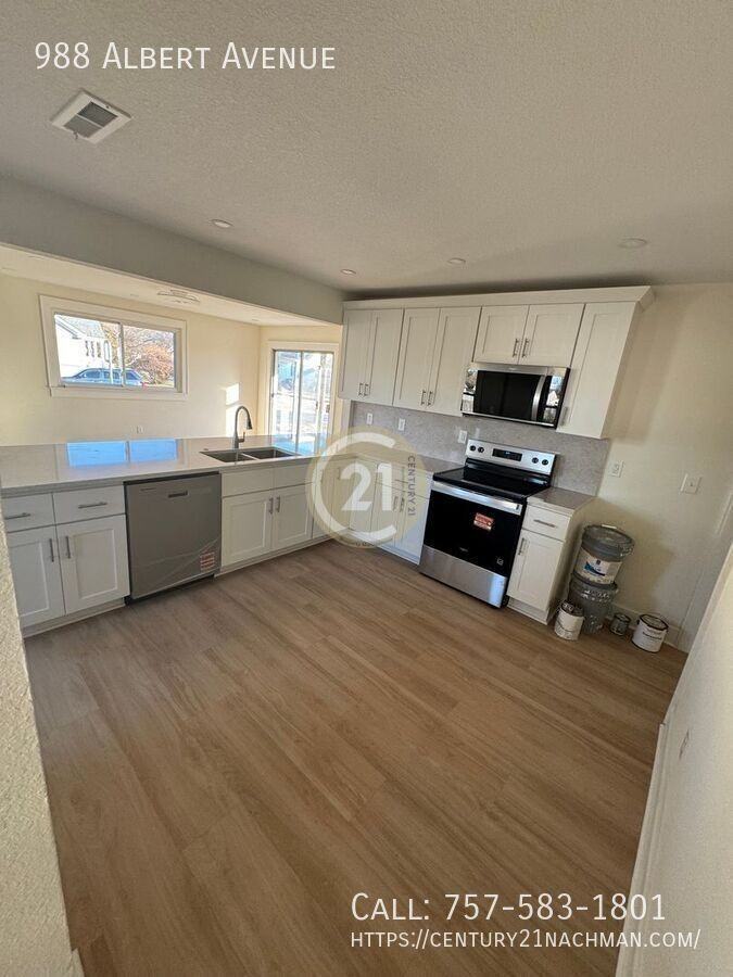 988 Albert Ave - Photo 3 of 18