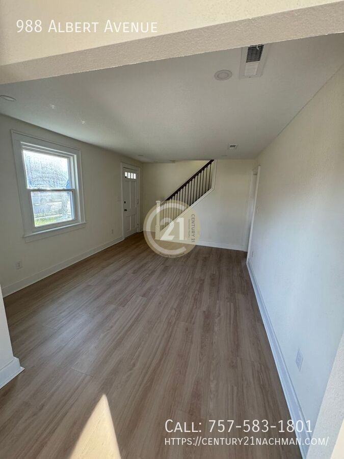 988 Albert Ave - Photo 4 of 18