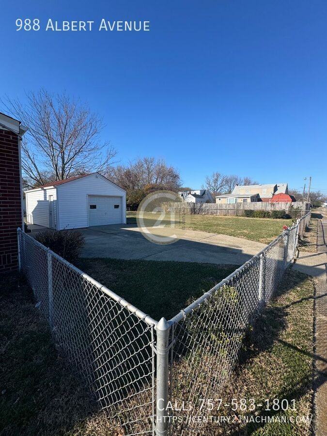 988 Albert Ave - Photo 5 of 18