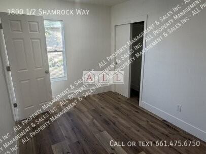 1800 1/2 Shamrock Way - Photo 3 of 16