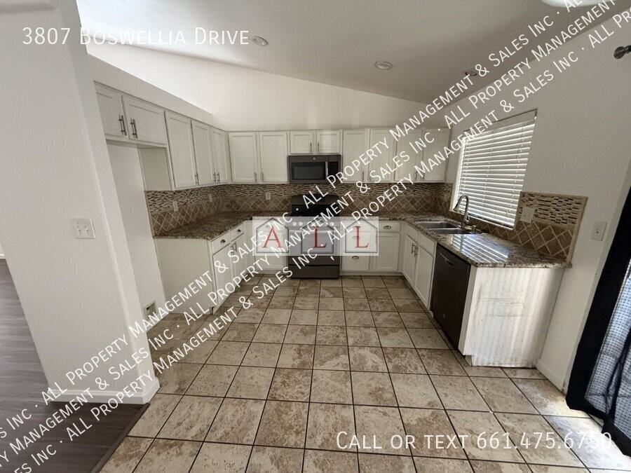 3807 Boswellia Dr - Photo 3 of 18