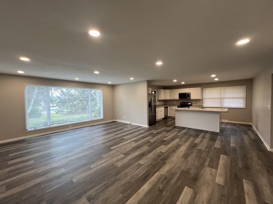 W127N12303 Knollwood Dr - Photo 3 of 9