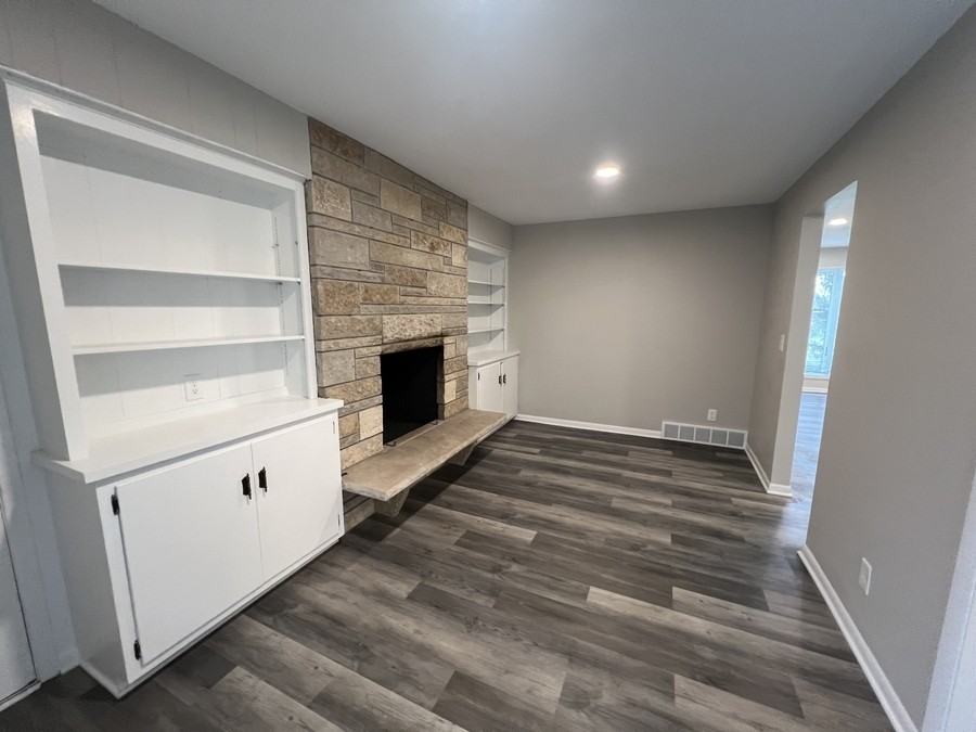 W127N12303 Knollwood Dr - Photo 4 of 9