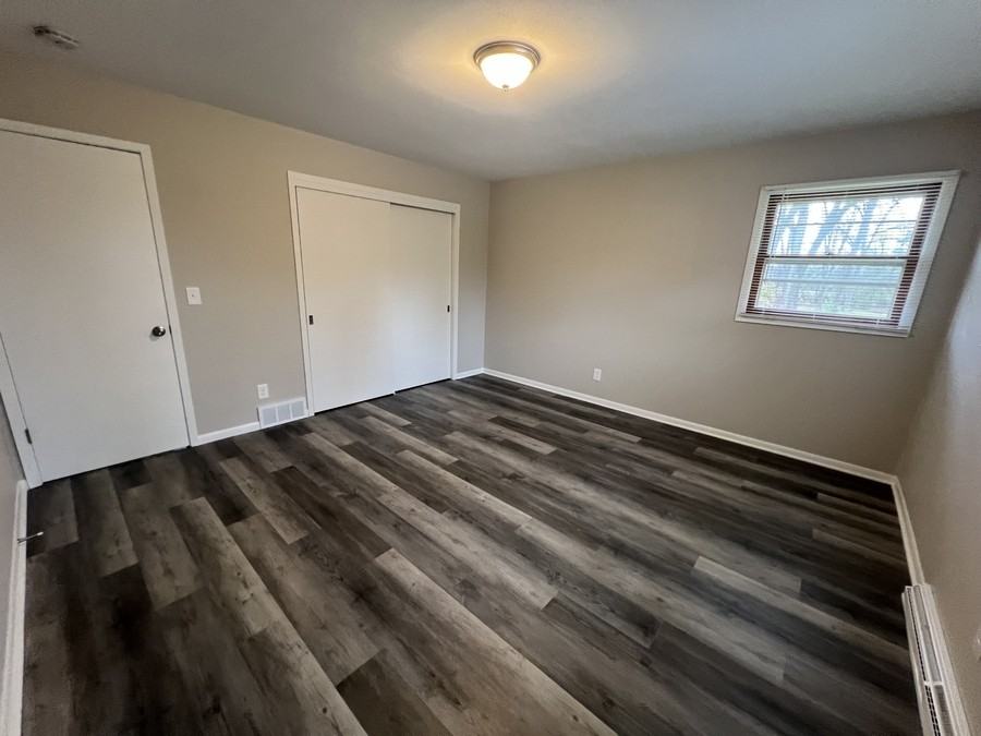 W127N12303 Knollwood Dr - Photo 6 of 9