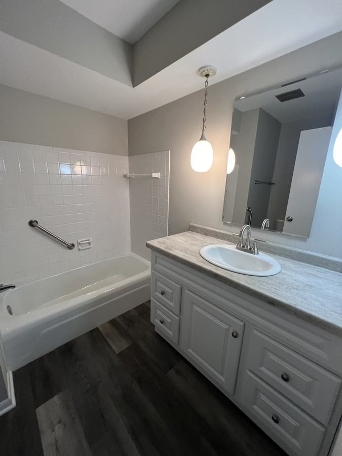 W127N12303 Knollwood Dr - Photo 7 of 9