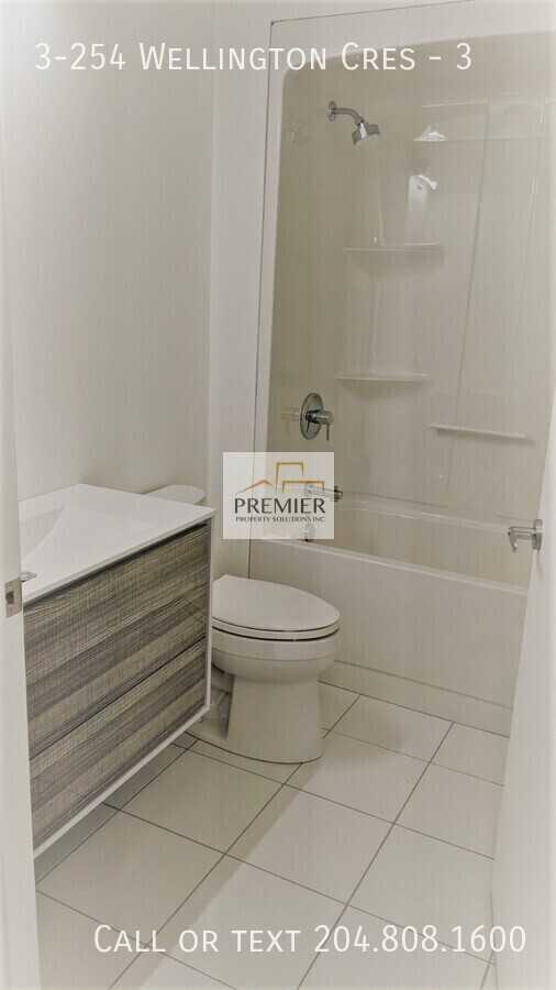 254 3-254 Wellington Cres #3 - Photo 2 of 4