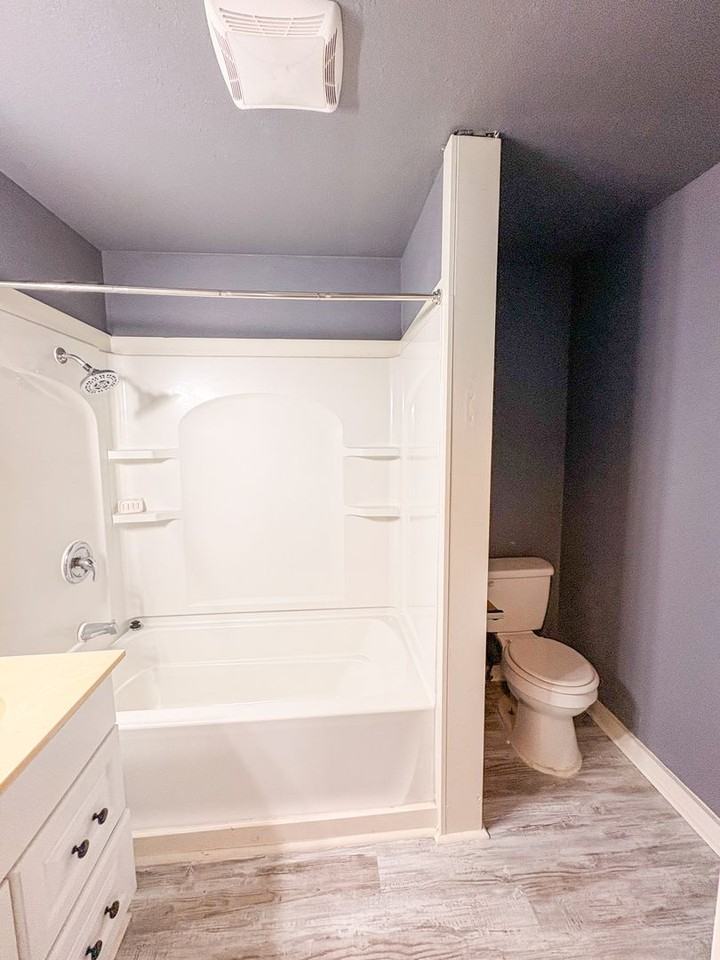 806 S 22nd St - Photo 7 of 9