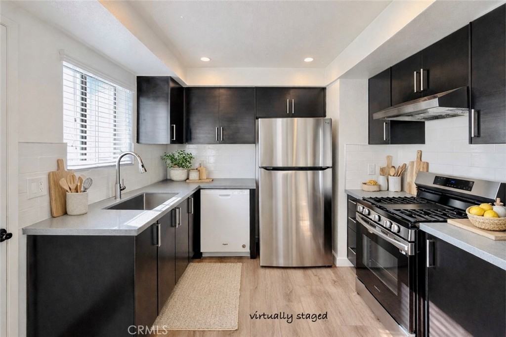 141 N Parkwood Ave #141-1 - Photo 4 of 22