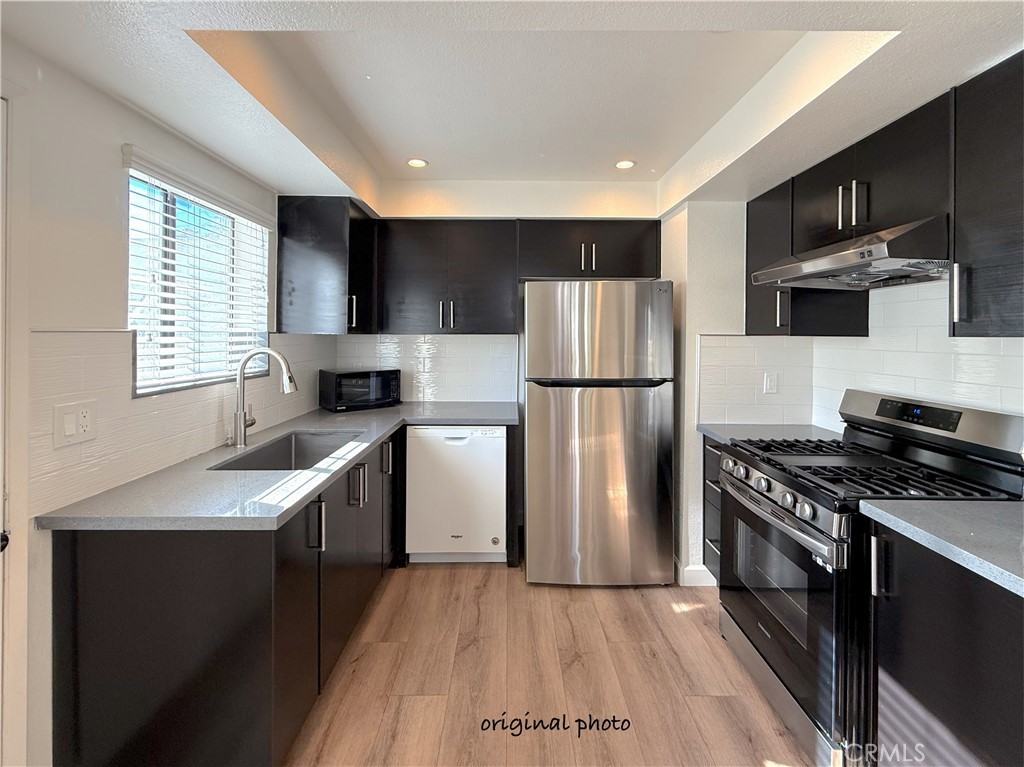 141 N Parkwood Ave #141-1 - Photo 5 of 22