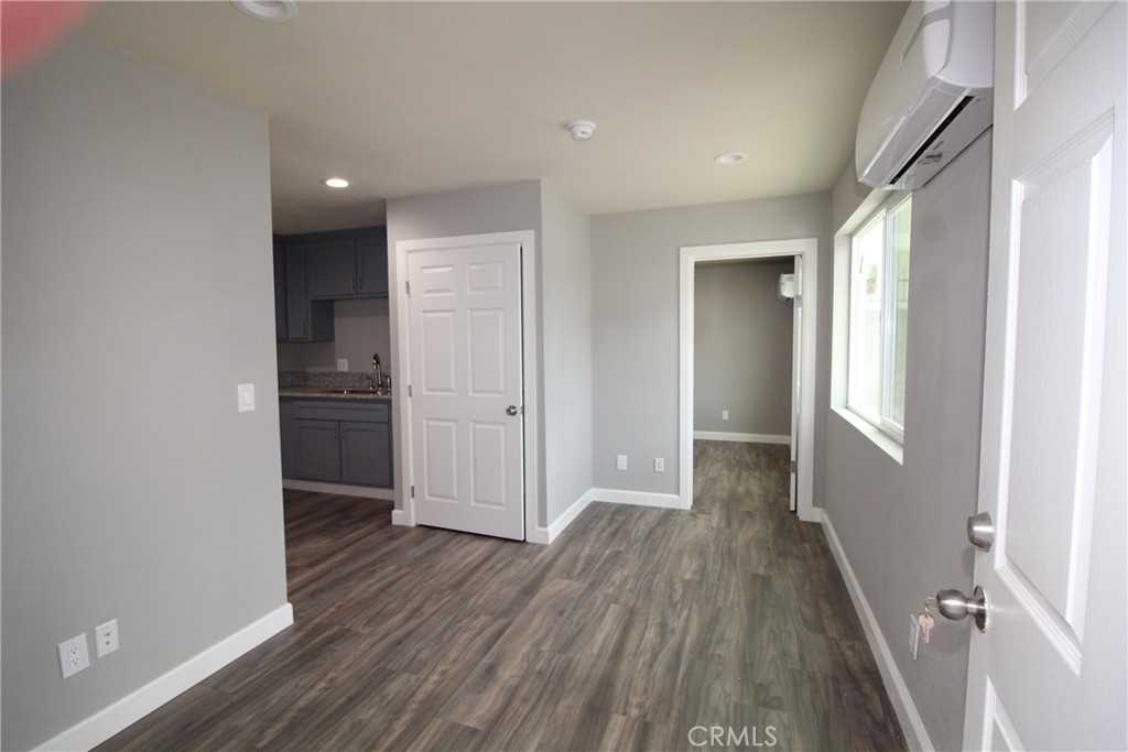 4986 Southern Ave #4986E - Photo 3 of 9