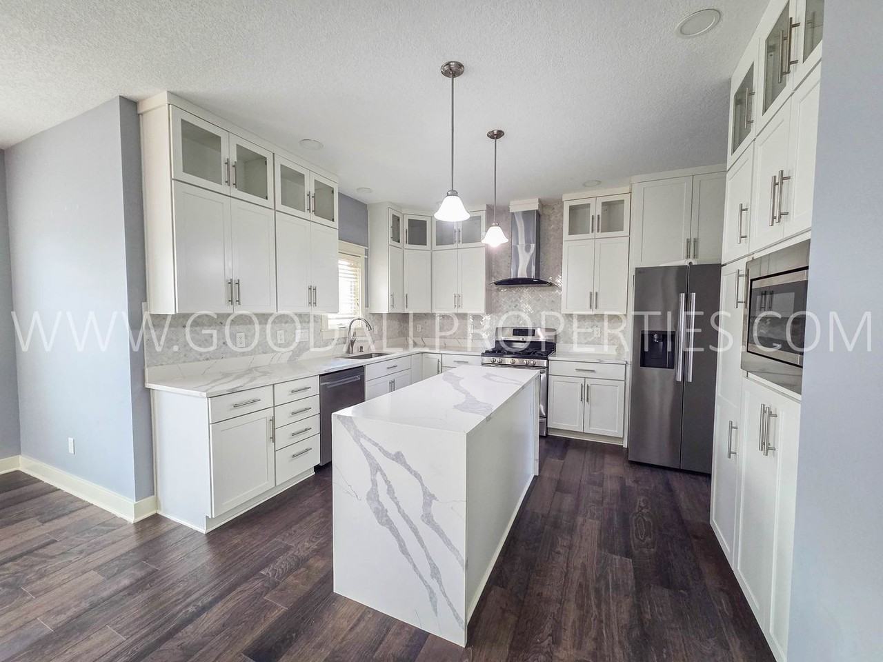 15914 Monroe Ct - Photo 2 of 21